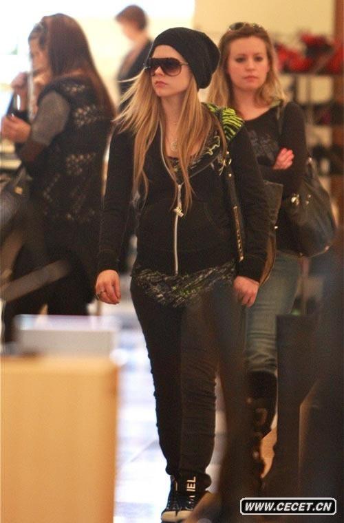 艾薇兒欲獨逛奢侈品店