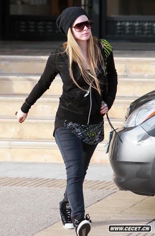 艾薇兒欲獨逛奢侈品店