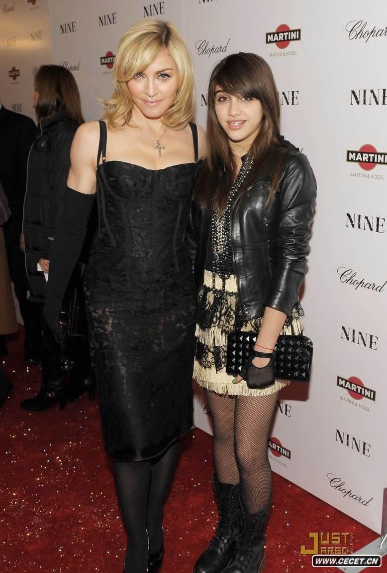 麥當娜攜女出席首映