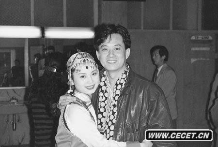 央視主持人朱軍和妻子譚梅的甜蜜愛(ài)情之路(圖)