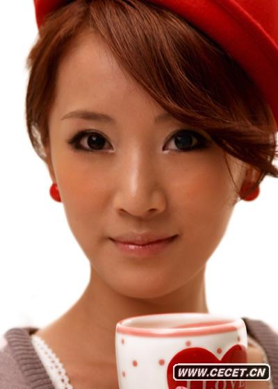 李念拍攝時(shí)尚大片