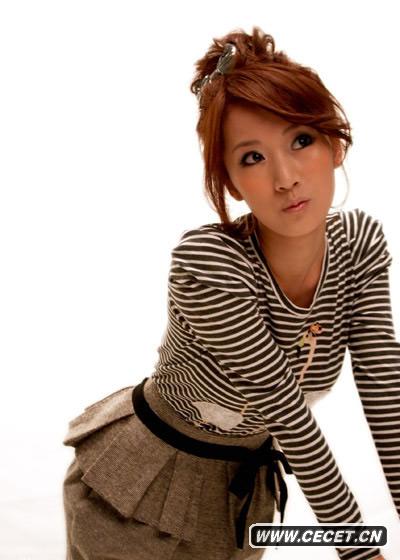 李念拍攝時(shí)尚大片