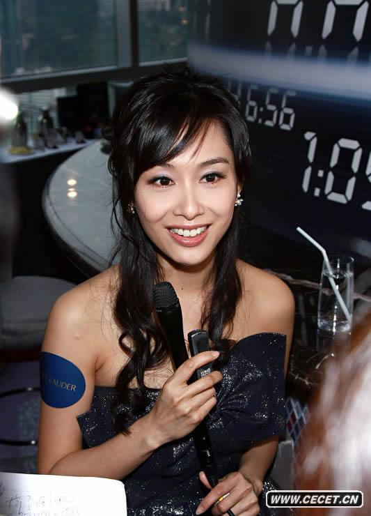 朱茵蝴蝶結露肩小禮服