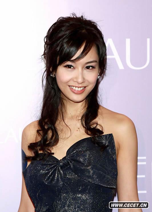 朱茵蝴蝶結露肩小禮服