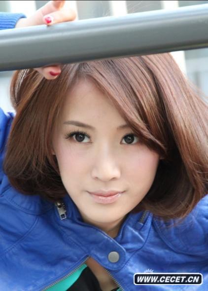 李念褪去稚氣依舊清純