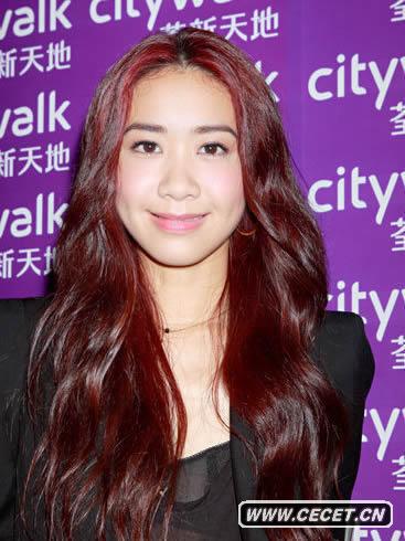 吳雨霏紅發(fā)炫麗