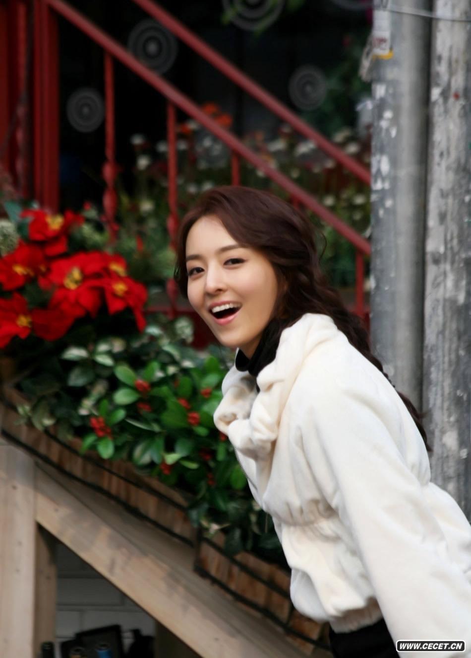 金孝妍代言爆炸頭奔放