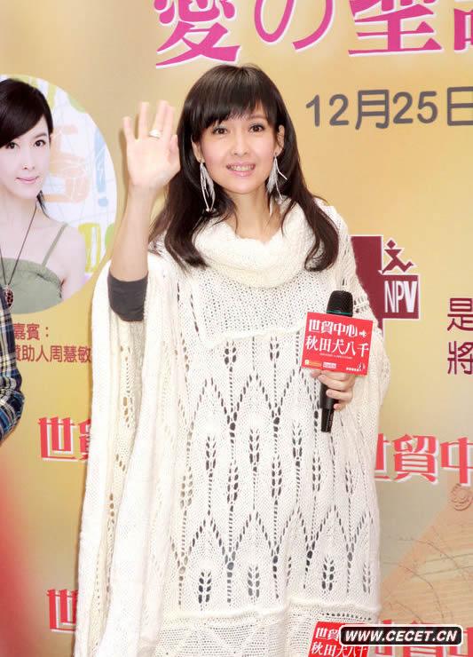 周慧敏圣誕關(guān)愛(ài)流浪犬