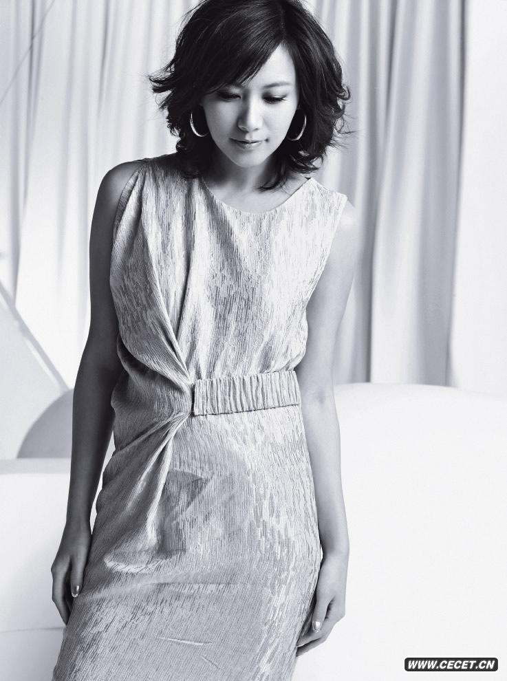 徐靜蕾新年優(yōu)雅白領(lǐng)裝