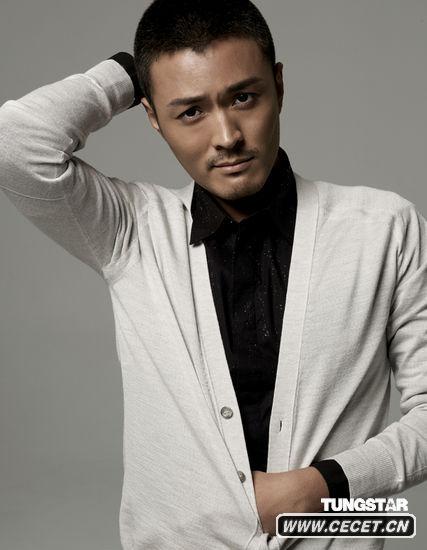 型男于小偉硬漢寫(xiě)真