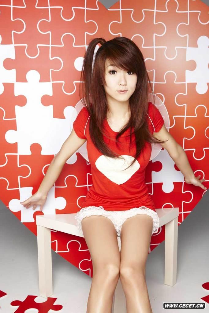 宅男女神瑤瑤最新寫(xiě)真