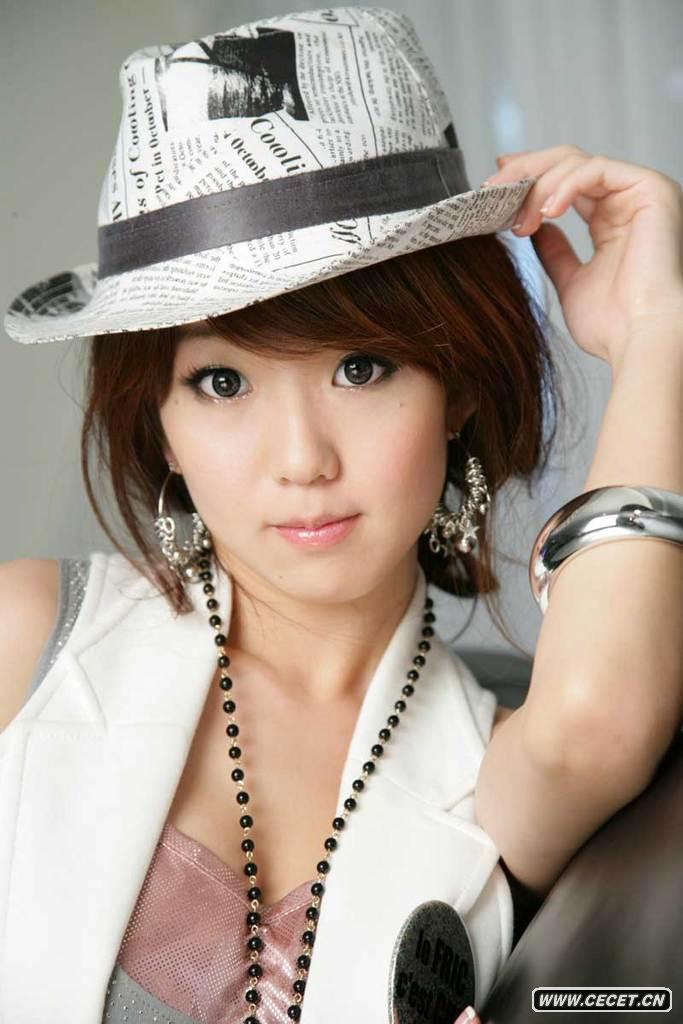 宅男女神瑤瑤最新寫(xiě)真