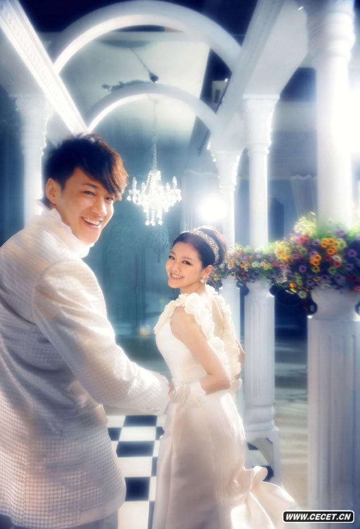 大S身披奢華婚紗