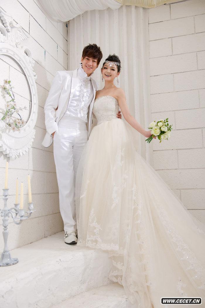 大S身披奢華婚紗