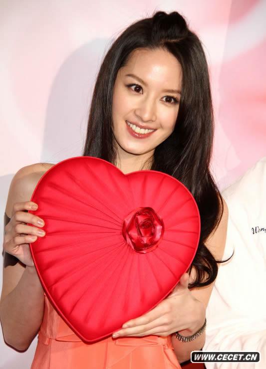 曾愷玹嫵媚洋裝亮相