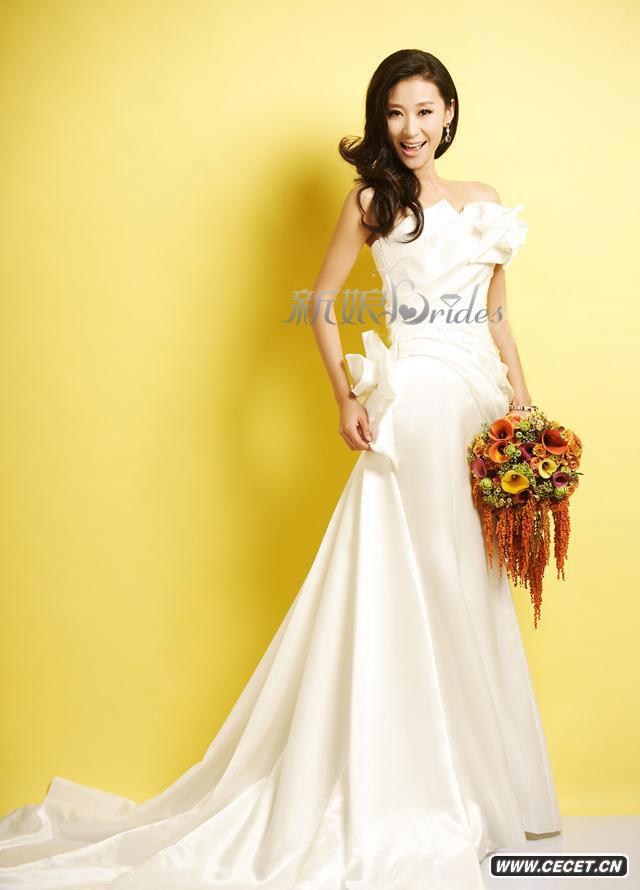 苗圃穿婚紗登虎年封面