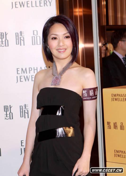 楊千嬅黑禮服嫵媚出鏡