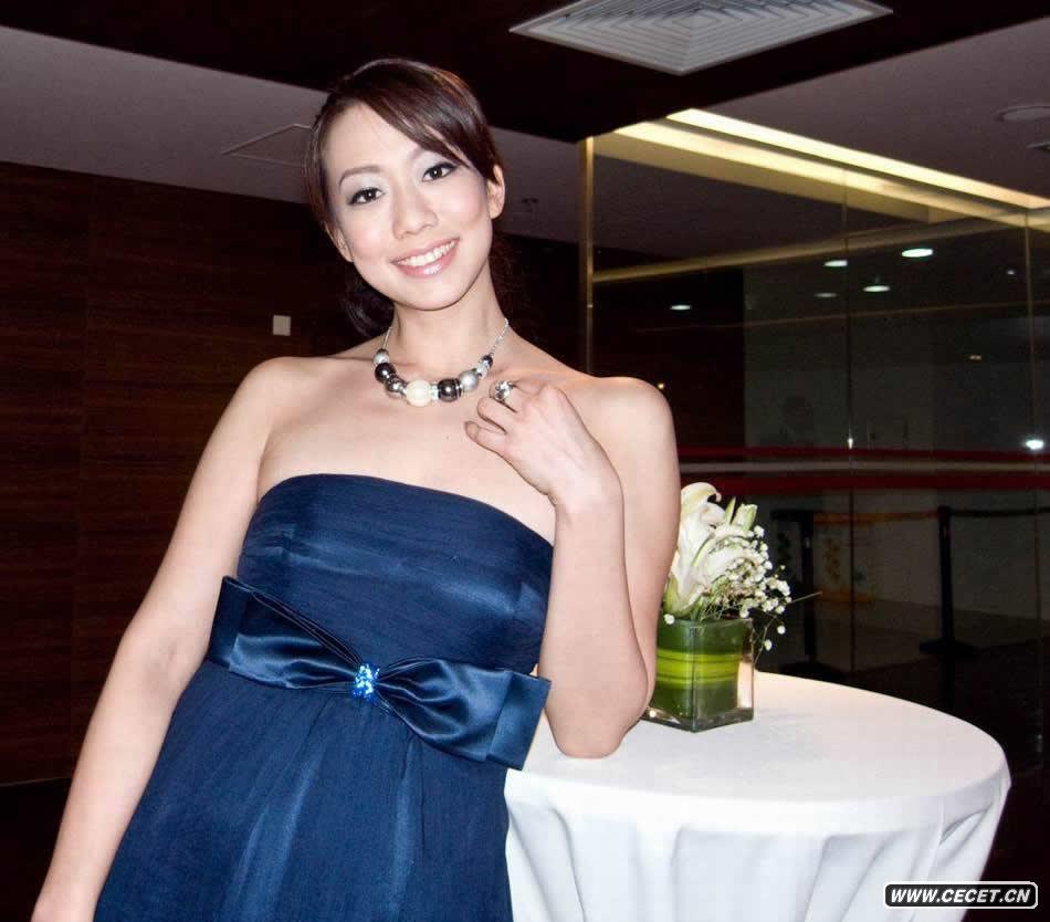 吳辰君清新妝容顯優(yōu)雅