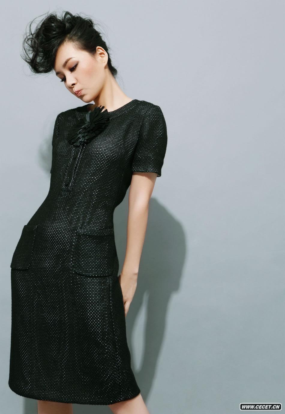 何琳寫(xiě)真用執著(zhù)叛逆