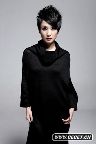 孔琳黑衣紅唇神秘魅惑