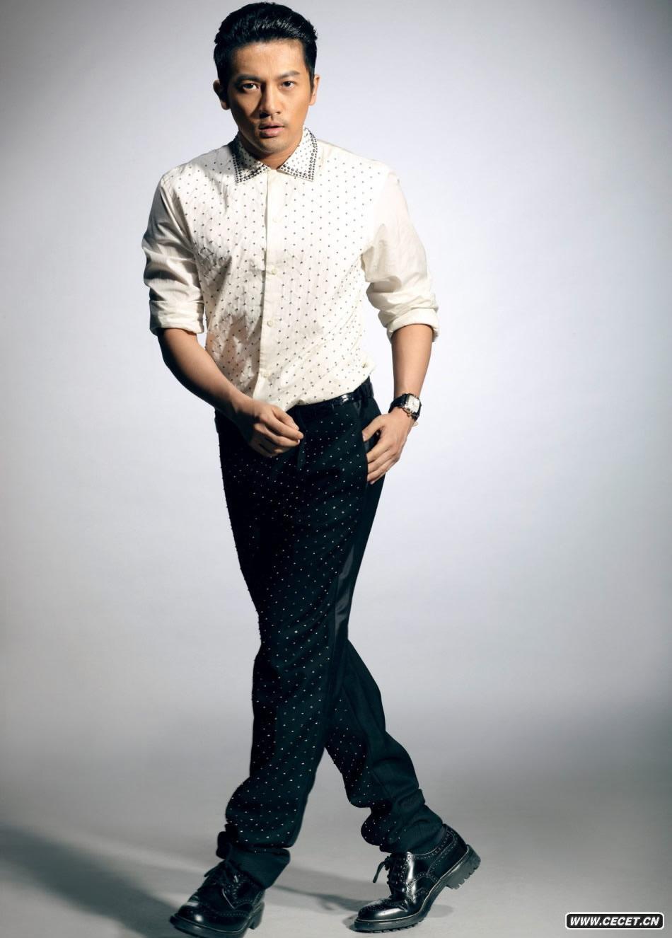 蘇有朋新年冷峻寫(xiě)真