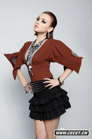 趙美彤變身全新寫(xiě)真