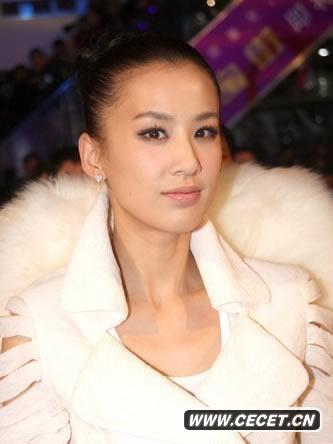 黃圣依宛若灰姑娘般