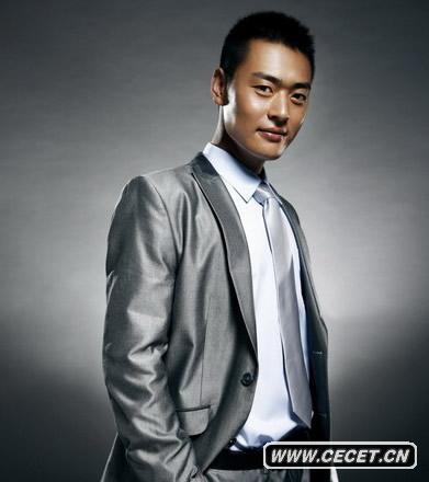 張桐剛毅肖像成熟穩健