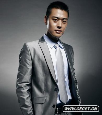 張桐剛毅肖像成熟穩健