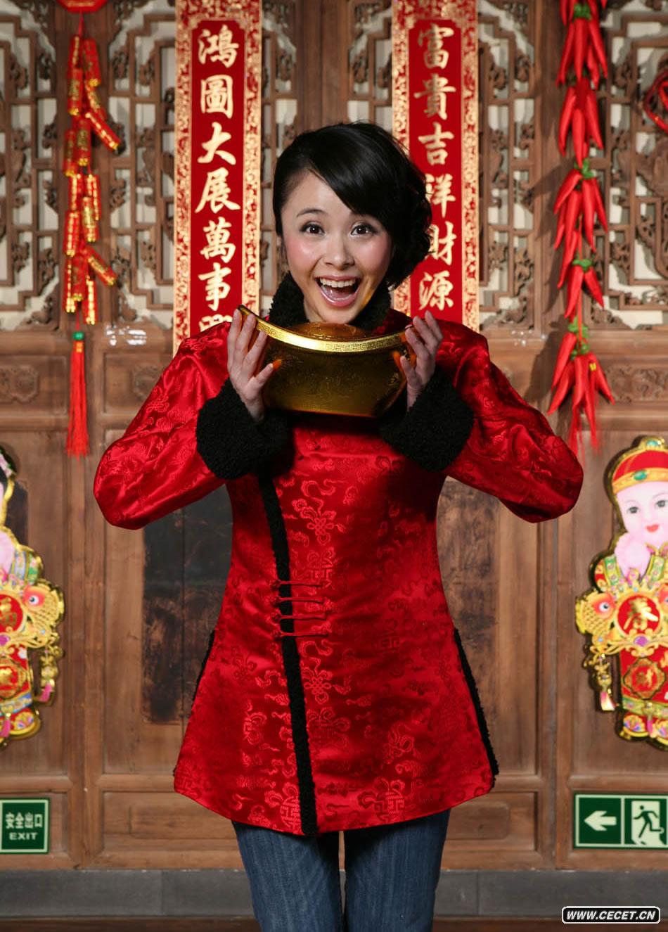 楊若兮賀歲寫(xiě)真顯年味