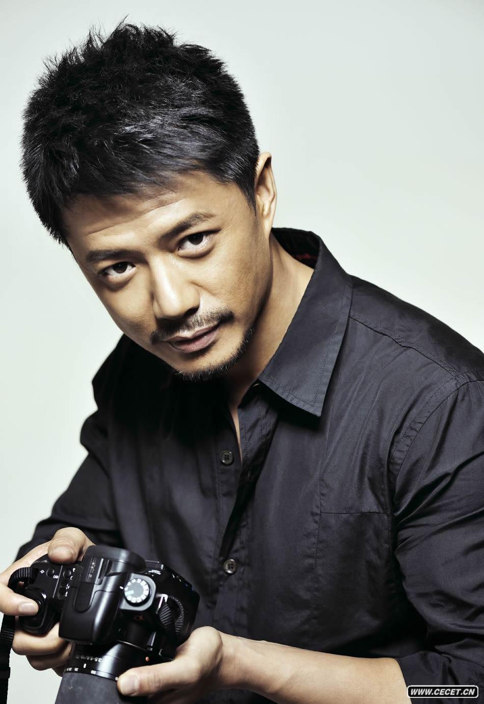 段奕宏再扮儒雅攝影師