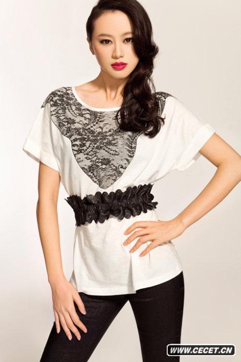 戴菲菲烈焰紅唇寫(xiě)真