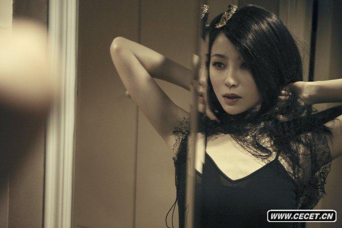 江一燕為《VOGUE》雜志拍攝魅惑大片