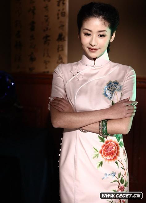 穎兒寫(xiě)真演繹旗袍誘惑