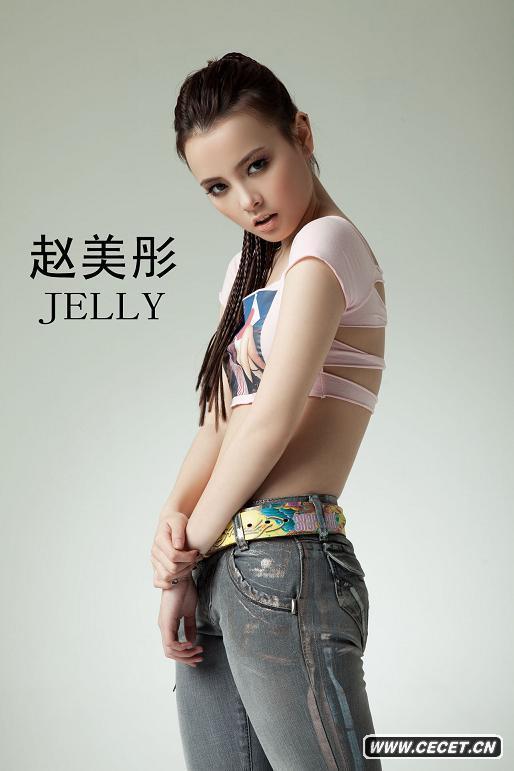 趙美彤粉嫩休閑寫(xiě)真