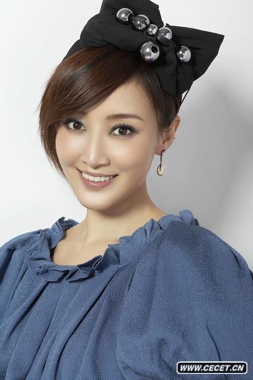 趙子琪貴氣十足拍廣告