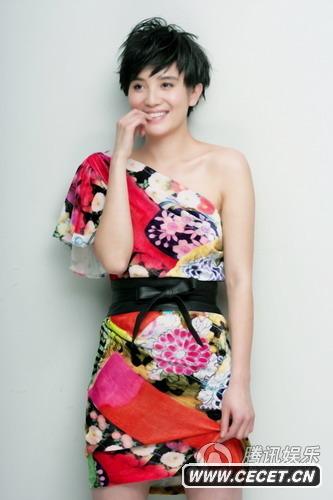 小宋佳帥氣短發(fā)