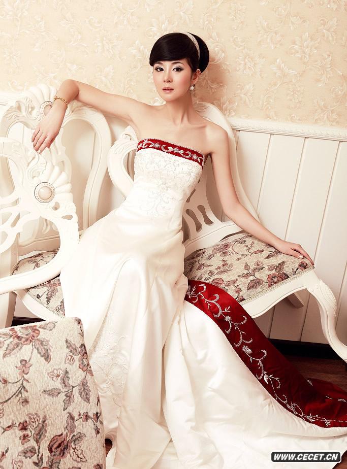 李鑫雨寫(xiě)真淡雅性感