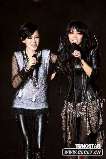 張惠妹與小S互動(dòng)