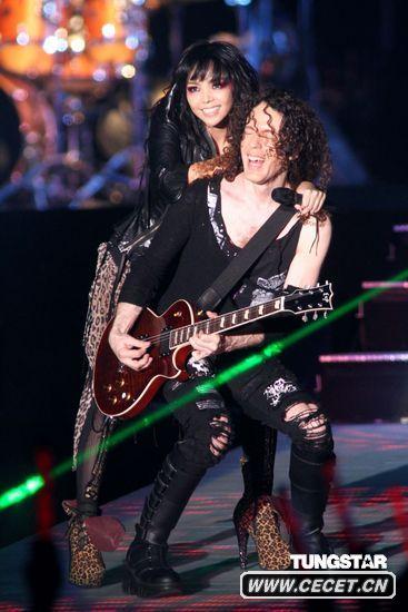 張惠妹與吉他手激情