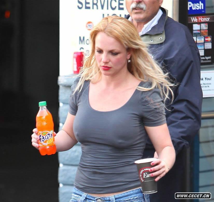 布蘭妮真空上陣玩激凸