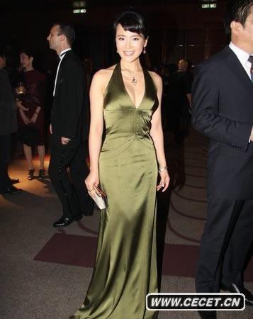 周顯欣大秀性感上圍熱辣搶鏡