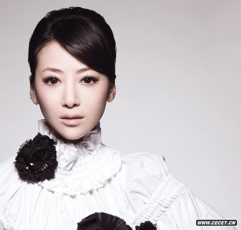 陳紫函初春寫(xiě)真恬靜淡雅