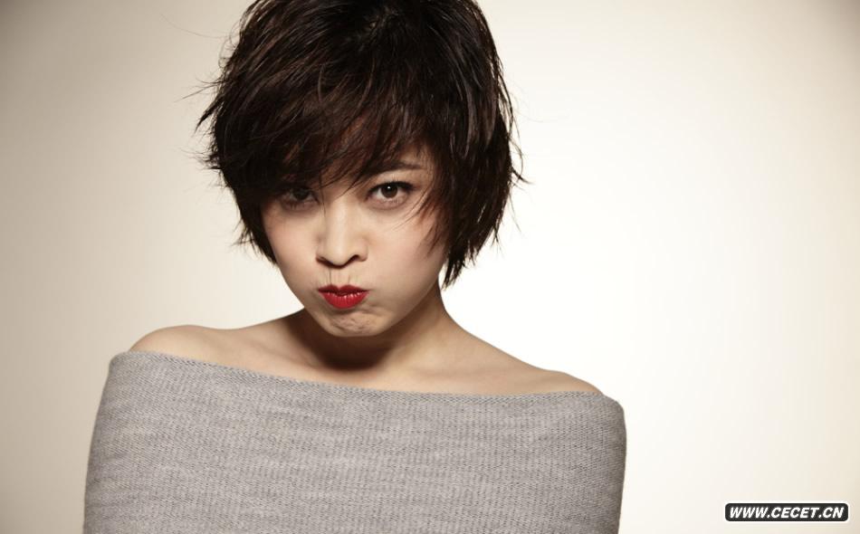 梅婷俏皮生動(dòng)短發(fā)寫(xiě)真