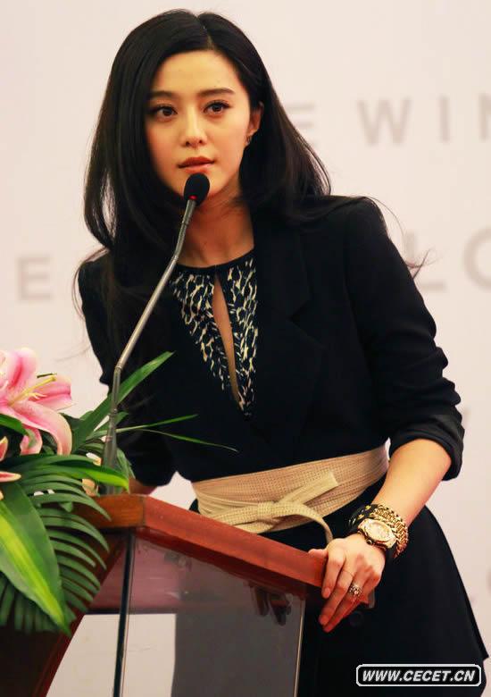 范冰冰長(cháng)卷發(fā)披肩嫵媚