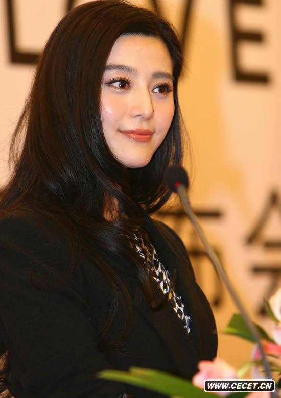 范冰冰長(cháng)卷發(fā)披肩嫵媚