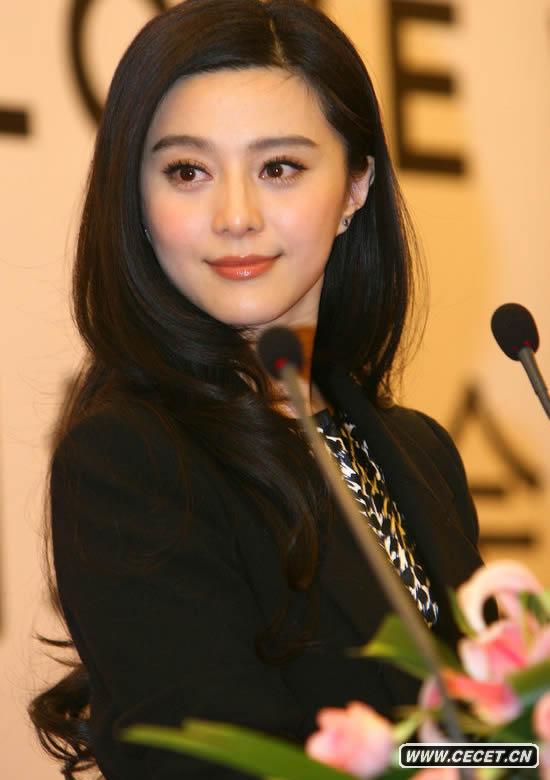 范冰冰長(cháng)卷發(fā)披肩嫵媚