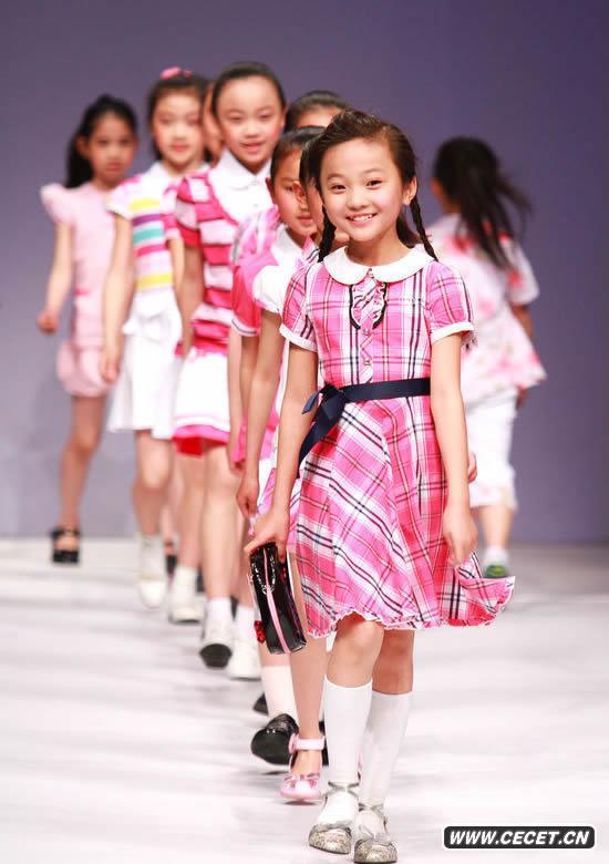 林妙可走秀不輸超模