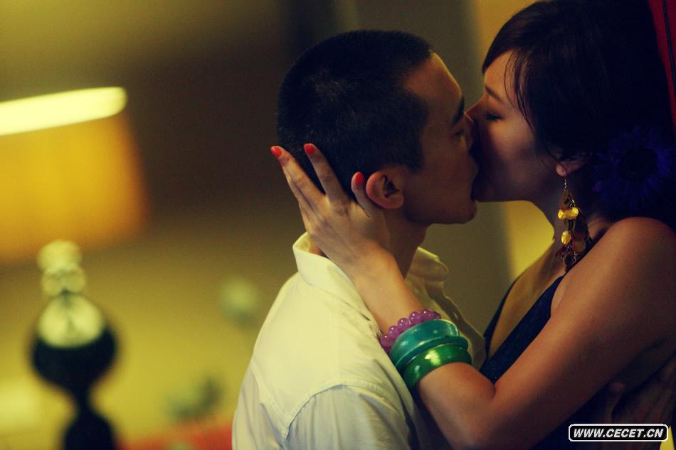 徐靜蕾與黃立行深情擁吻