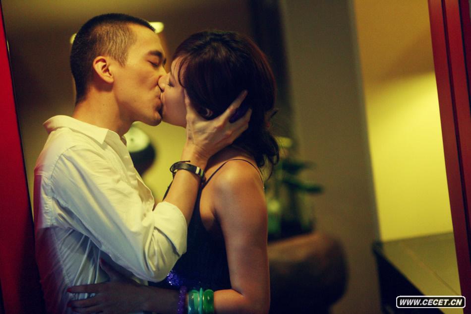 徐靜蕾與黃立行深情擁吻